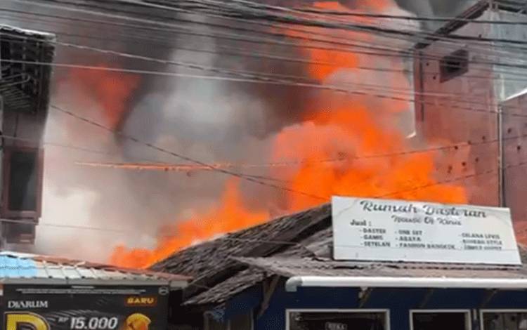 Permukiman Padat di Cempaka Banjarbaru Terbakar