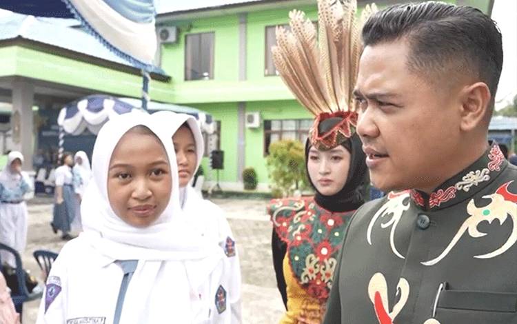Dari Penjual Jamu ke Mimpi Kuliah, Siswi SMAN 2 Kuala Kapuas Terhambat Klasifikasi Desil