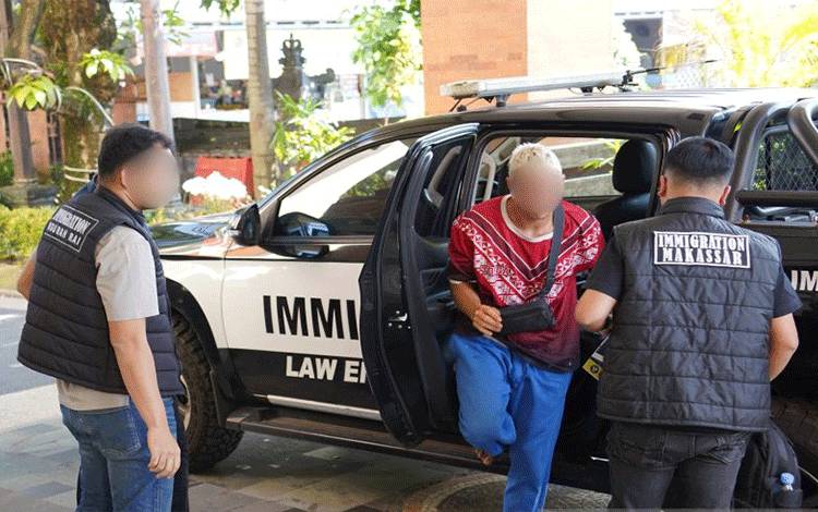 Imigrasi Deportasi WNA Belgia Hendak Kabur Hindari Ganti Rugi