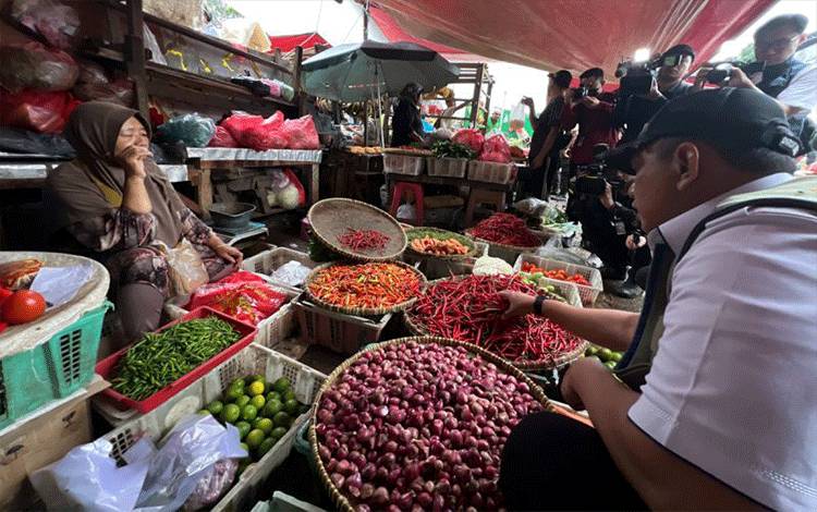 PIHPS: Harga Cabai Rawit Merah Rp119.400/kg, Daging Ayam Rp52.150/kg