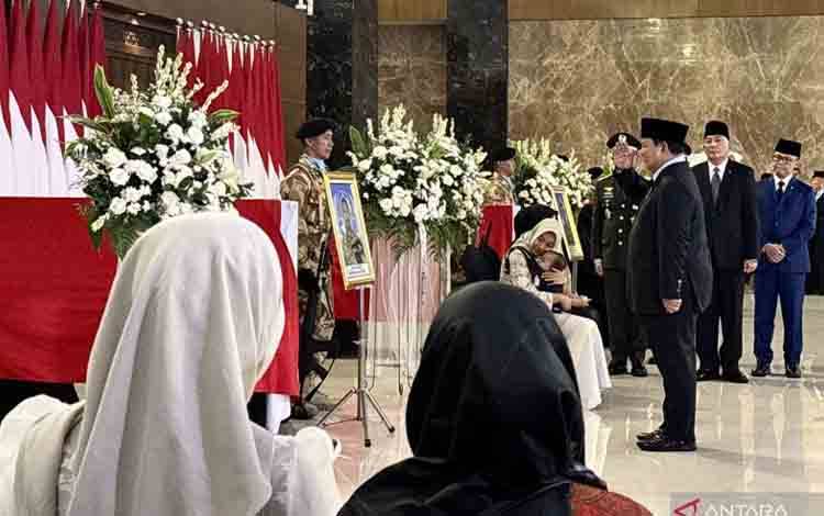 Presiden Prabowo Beri Penghormatan Kepada Tiga Prajurit TNI Gugur