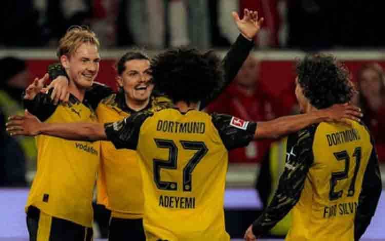 Dortmund Kalahkan Stuttgart Berkat Dua Gol Masa Injury