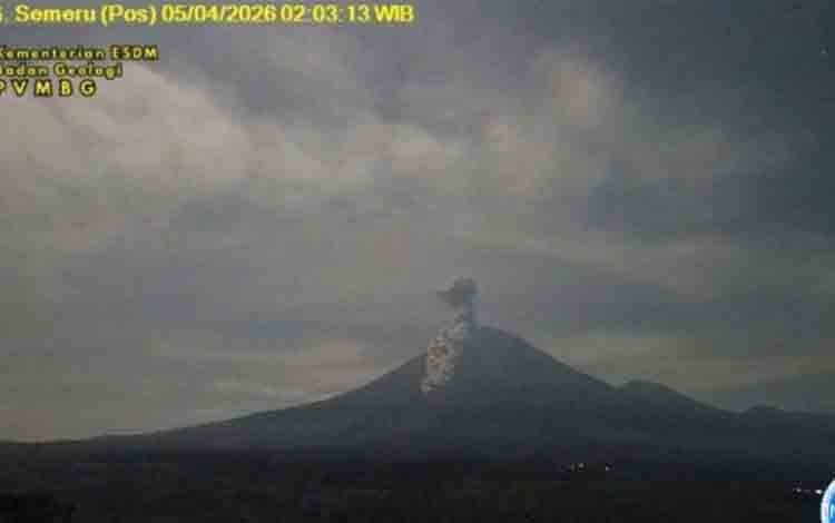 Gunung Semeru Erupsi Disertai Letusan Awan Panas Sejauh 3,5 Km