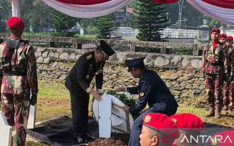 Panglima TNI Pimpin Prosesi Pemakaman Mayor Zulmi di TMP Cikutra