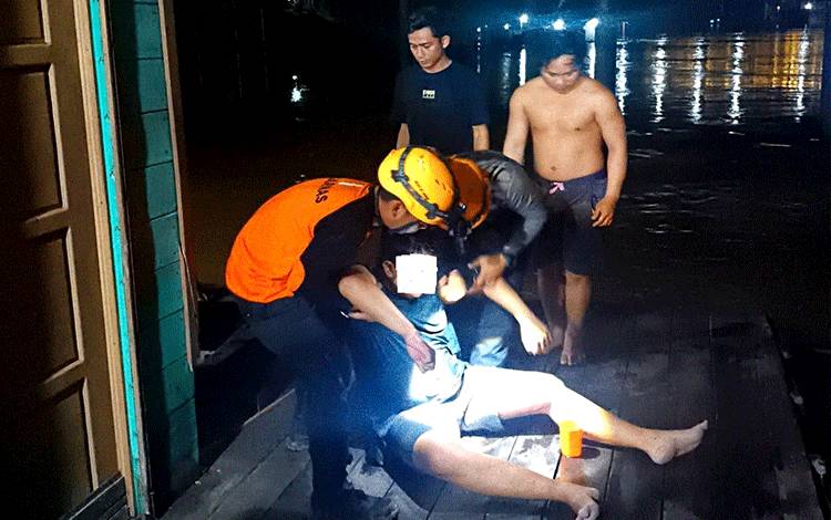 Pemuda di Muara Teweh Nekat Melompat dari Atas Jembatan KH Hasan Basri