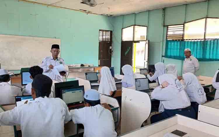 Pelajar SMP dan MTS Kapuas Mulai Ikuti Pelaksanaan TKA
