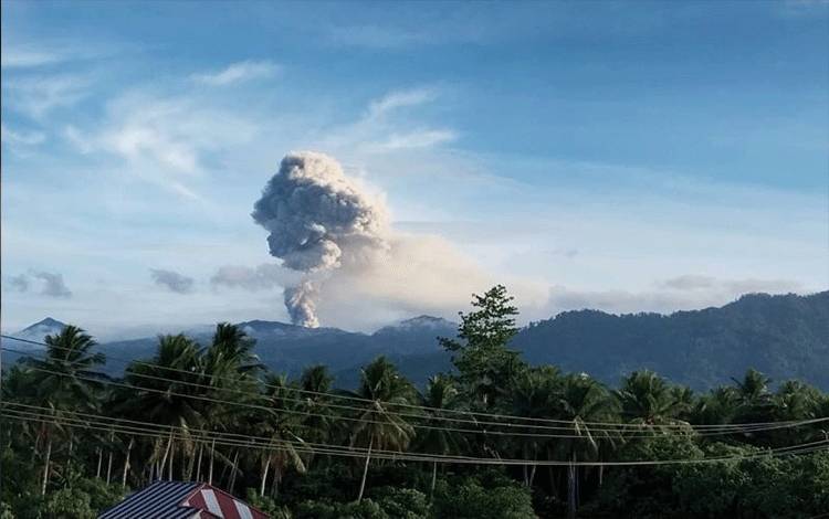 PGA Catat Terjadi 76 Kali Letusan di Gunung Dukono