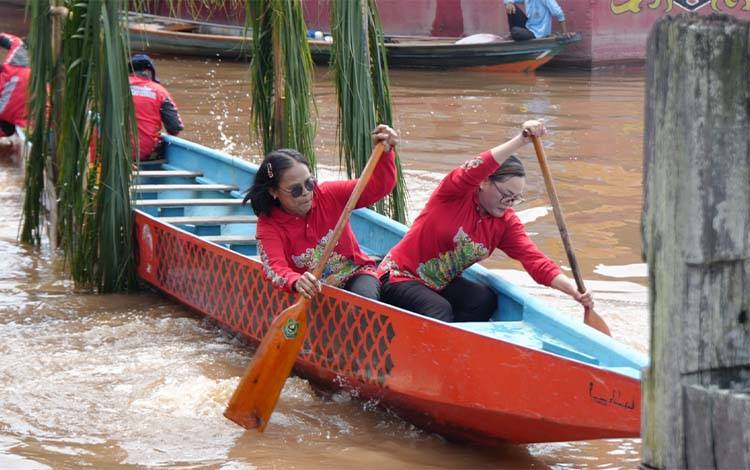 Daya dan Tradisi Beradu di Sungai, Besei Kambe Jadi Magnet HUT Kapuas