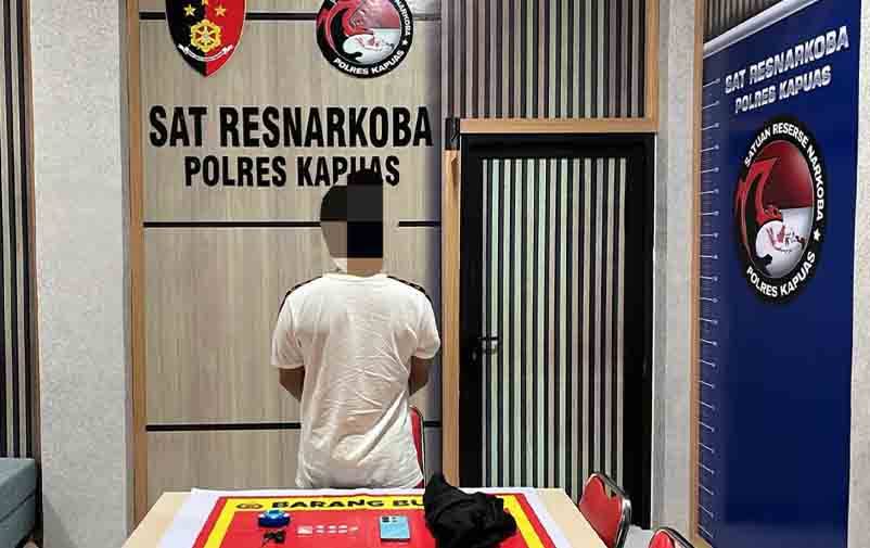 Seorang Pemuda di Kapuas Diciduk saat di Rumah Rekannya, Sabu 5,17 Gram Disita