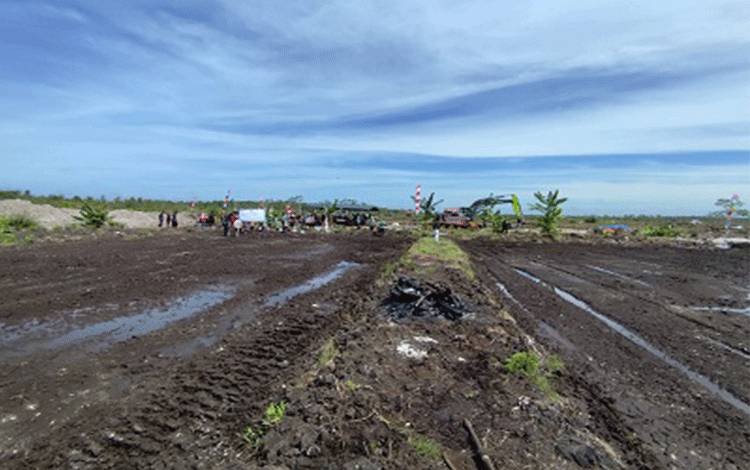Petani Kotim Antisipasi Kemarau Panjang dengan Pembangunan Embung dan Diversifikasi Tanaman