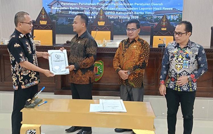 DPRD Bartim Serahkan Hasil Reses ke Pemda, Infrastruktur dan Lapangan Kerja Jadi Aspirasi Utama