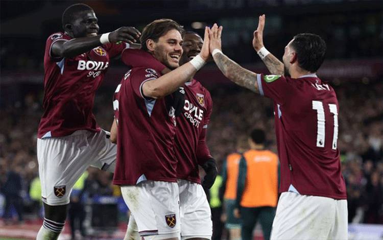 West Ham Menang 4-0 atas Wolves, Tottenham Turun ke Zona Degradasi