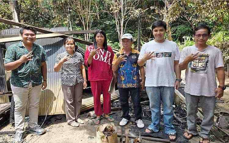 Respons Cepat Pemkab Barito Timur, Korban Kebakaran di Bamban Terima Bantuan Perbaikan Rumah