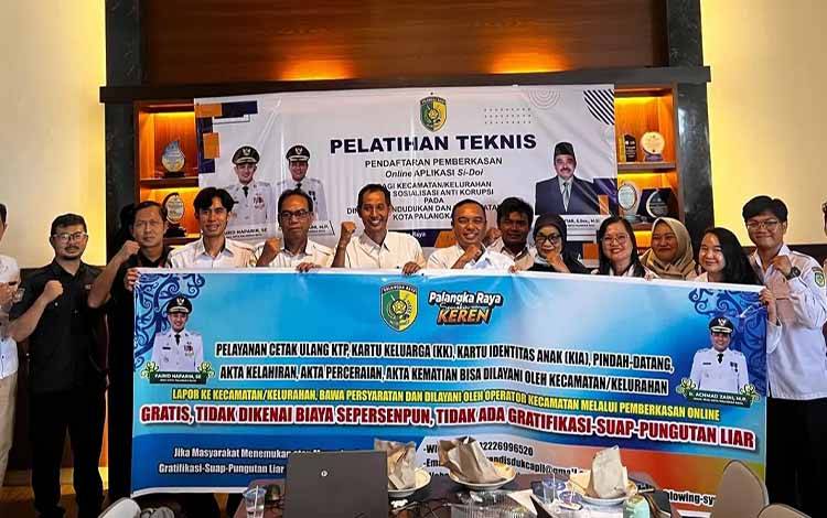 Dukcapil Palangka Raya Latih Aparatur Kecamatan Gunakan Aplikasi Si-Doi