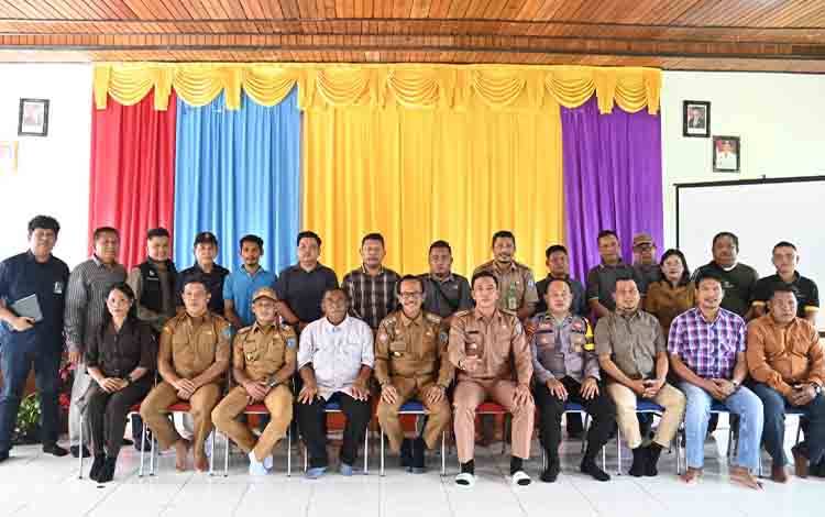 Musyawarah di Desa Bayat, Wabup Lamandau Tekankan Solusi Bersama untuk Pembangunan Listrik