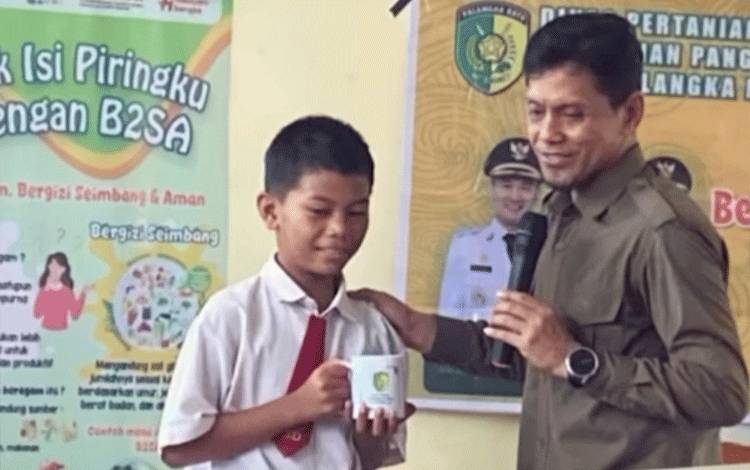 Distanketpang Palangka Raya Tanamkan Pola Makan Sehat Sejak Dini terhadap Siswa