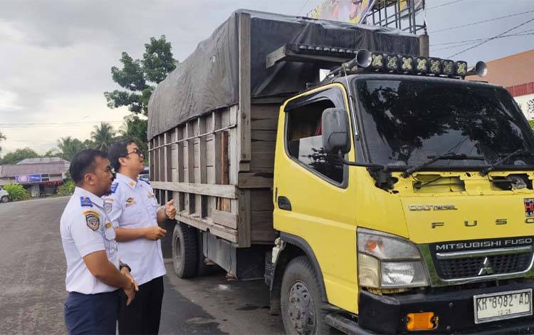 Pemkab Pulang Pisau Sosialisasi Larangan Parkir Truk di Kawasan Perkantoran