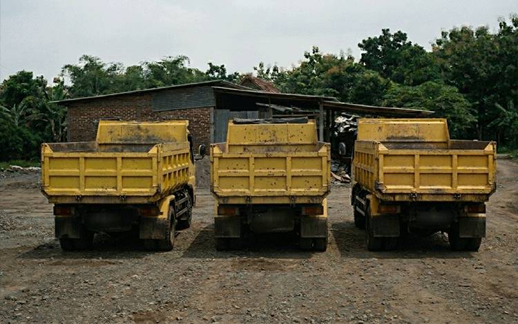 Sopir Truk Keluhkan Sulit Dapatkan Solar di Sampit