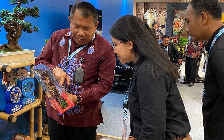 Anyaman Rotan hingga Getah Nyatu Kalteng Meriahkan Pameran WCPP di Nusa Dua