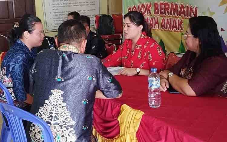 Bapenda Barito Timur Kembali Jemput Bola Penyampaian SPPT PBB-P2 di Dusun Tengah