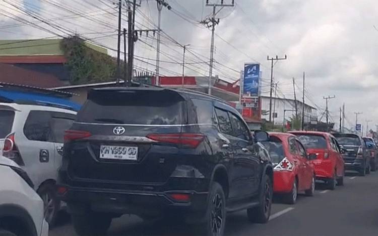 Anomali BBM di Palangka Raya, Langka di SPBU Melimpah di Pengecer