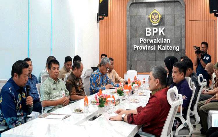 Wakil Bupati Barut Serahkan LKPD 2025 ke BPK Kalteng, Targetkan Kembali Raih Opini WTP