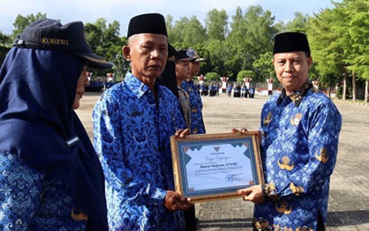 Wakil Bupati Seruyan Pimpin Apel Gabungan, Tekankan Disiplin ASN dan Pencegahan Korupsi