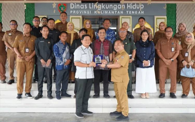 DLH Kalteng Terima Kunjungan DPRD Barito Utara, Bahas Penyusunan Raperda Masyarakat Hukum Adat