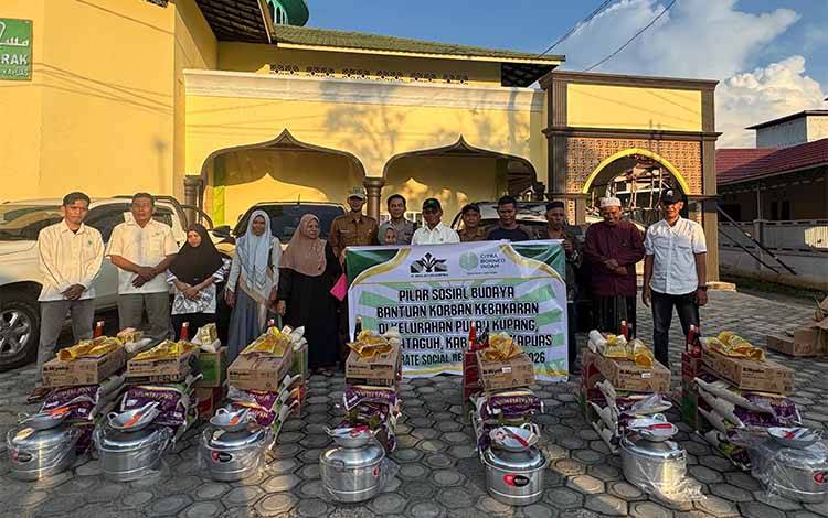Wujud Kepedulian, PT SYK Bantu Korban Kebakaran di Bataguh Kapuas