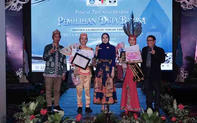Micky Jeksen  Rahmalia Wulan Azizah Juara Duta Bahasa Kalteng 2026
