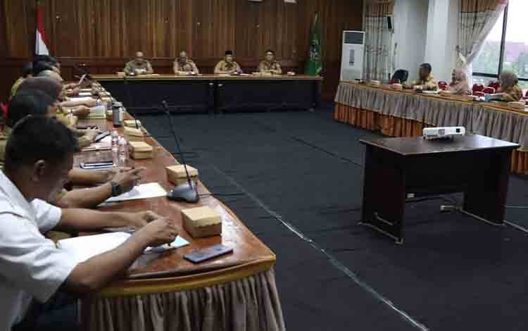 Plh Sekda Seruyan Pimpin Rapat Pengawasan dan Penertiban Perizinan