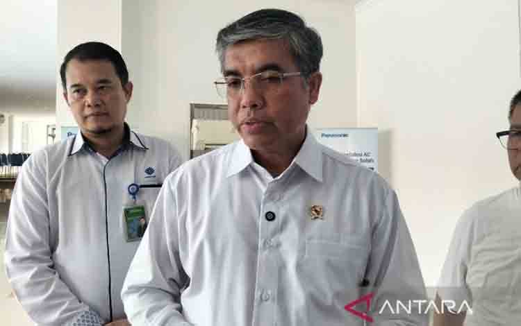 Menaker Minta Perusahaan Tak Tahan Ijazah para Pekerja