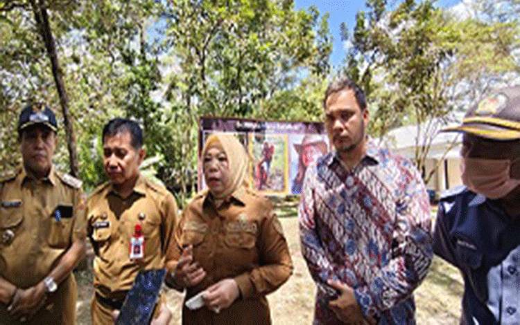 Bupati Kobar Kaji Pembangunan Monumen Birute Bohap