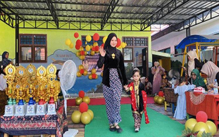 Semarak Kartini di Kumai Hilir, Anak-Anak TK Sadar Bakti Tampilkan Kreativitas dan Percaya Diri