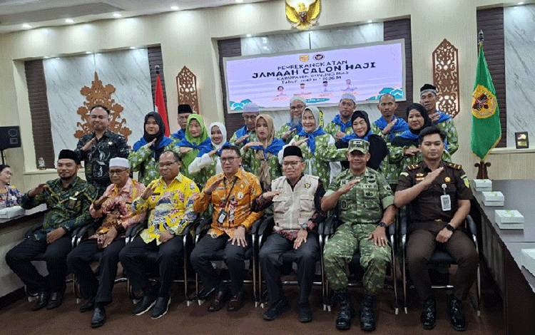 Pemkab Gunung Mas Melepas Keberangkatan 15 Calon Jemaah Haji 1447H/2026