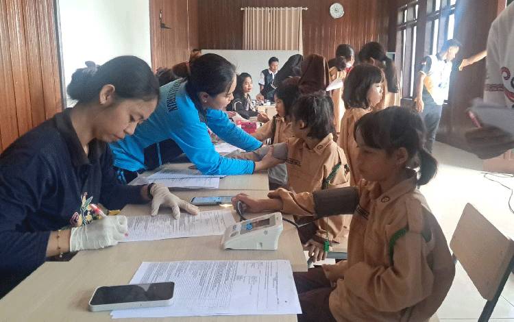 100 Siswa di Sekolah Rakyat Gumas Diperiksa Kesehatannya
