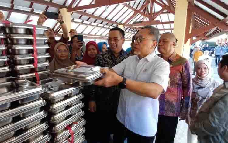 Menko Zulhas: Sekolah Bisa Komplain Kalau Menu MBG Tidak Sesuai