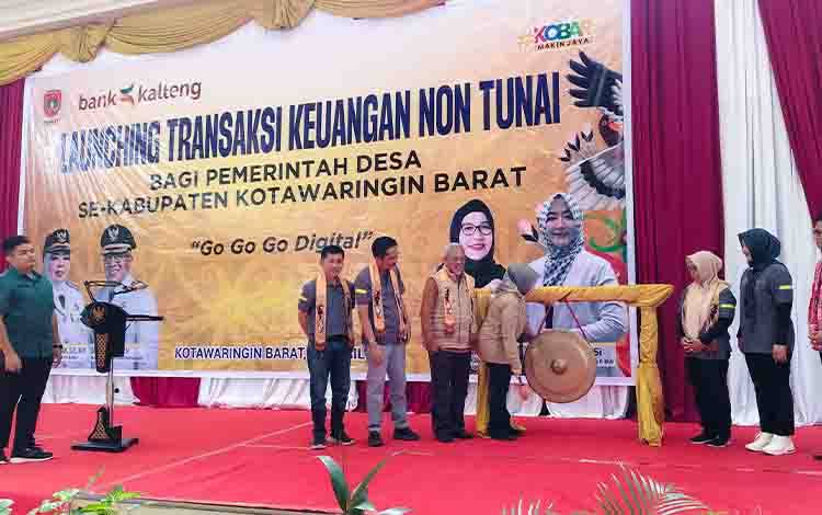 Jadi Pertama di Kalteng, Pemkab Kobar Launching Transaksi Keuangan Non Tunai bagi Pemdes