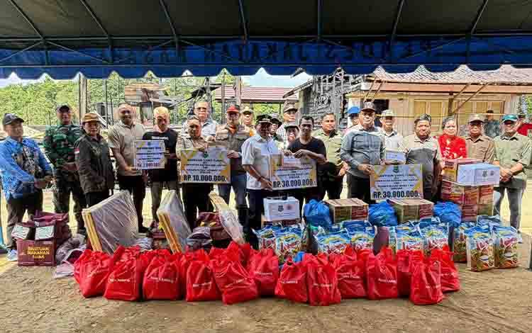 Korban Kebakaran di Jakatan Masaha Terima Bantuan Langsung dari Pemkab Kapuas