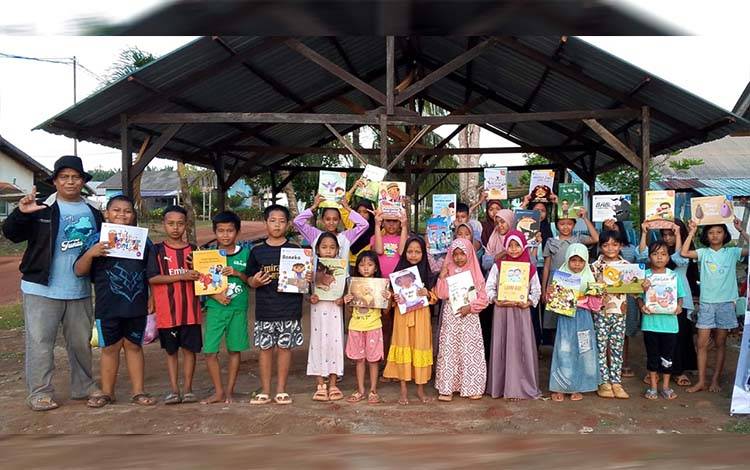 Efisiensi atau Kemunduran? Menguji Logika Penghentian Bantuan Buku