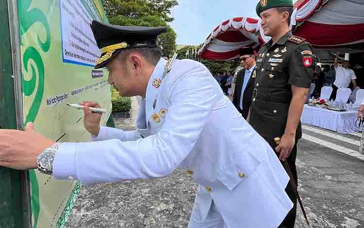 Wujudkan Penerimaan Siswa Adil dan Transparan, Pemko Palangka Raya Teken Komitmen SPMB 2026/2027