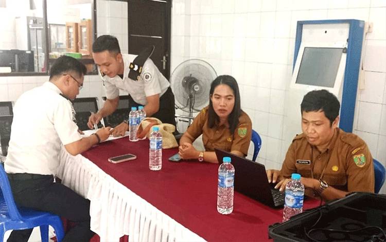 Disdukcapil Bartim Pastikan 263 NIK Warga Binaan Rutan Tamiang Layang Sinkron