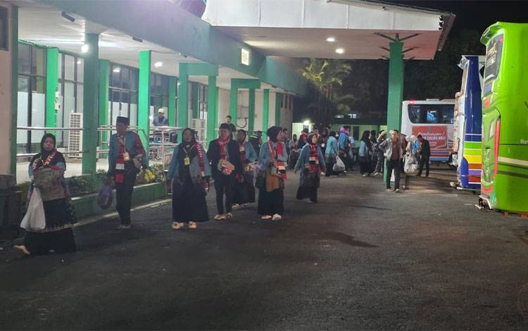Rombongan 233 Jamaah Calon Haji Kapuas Tiba di Embarkasi Banjarmasin