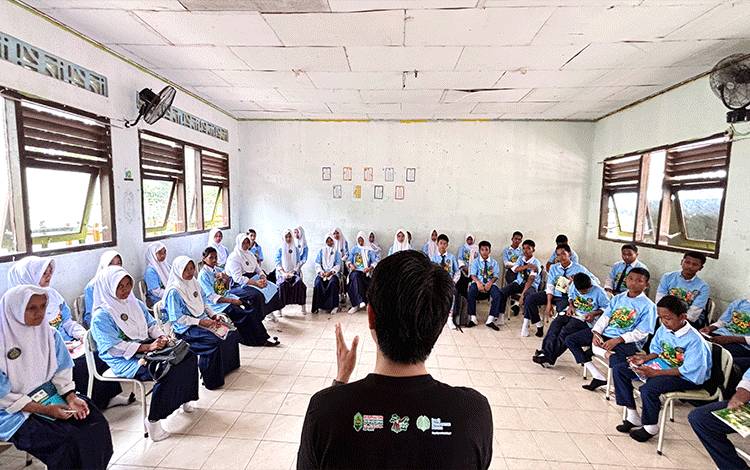 OGTS Tanamkan Kepedulian Pelestarian Orangutan di Sekolah Yayasan Abdul Rasyid
