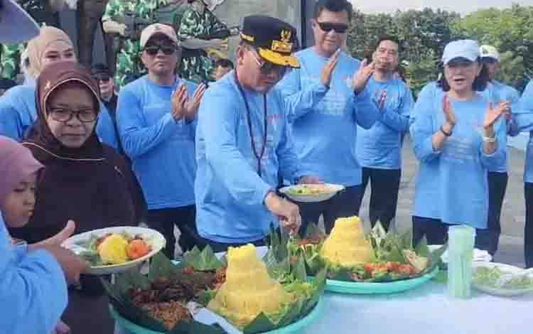 Hadiri May Day di Bundaran Besar, Gubernur Bangun Sinergi dengan Buruh Upayakan UMP Kalteng Naik Hingga Rp 4 Juta