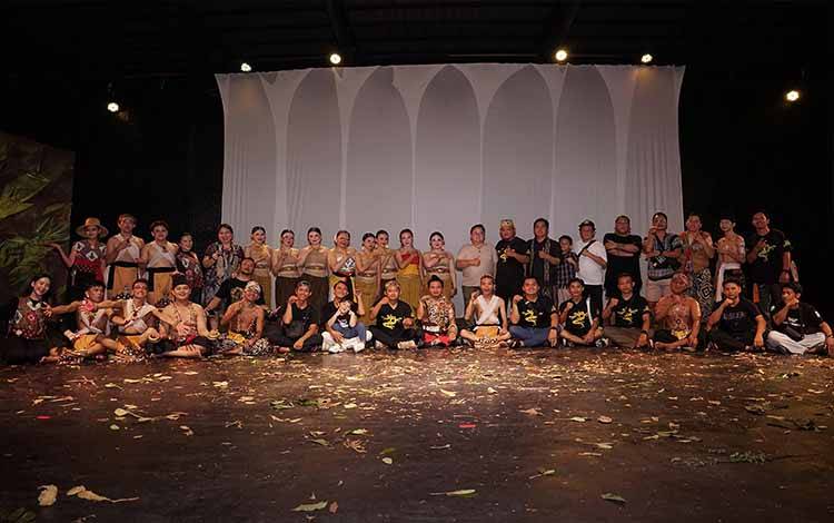 Pementasan Sendratari Wusi Tungkau Nansarunai Hidupkan Sejarah Dayak Maanyan