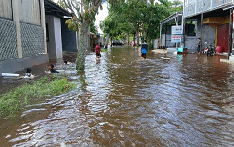 Banjir Landa 14 Ruas Jalan di Sampit