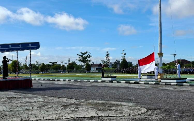 Wabup Gunung Mas Pimpin Upacara Peringatan Hardiknas