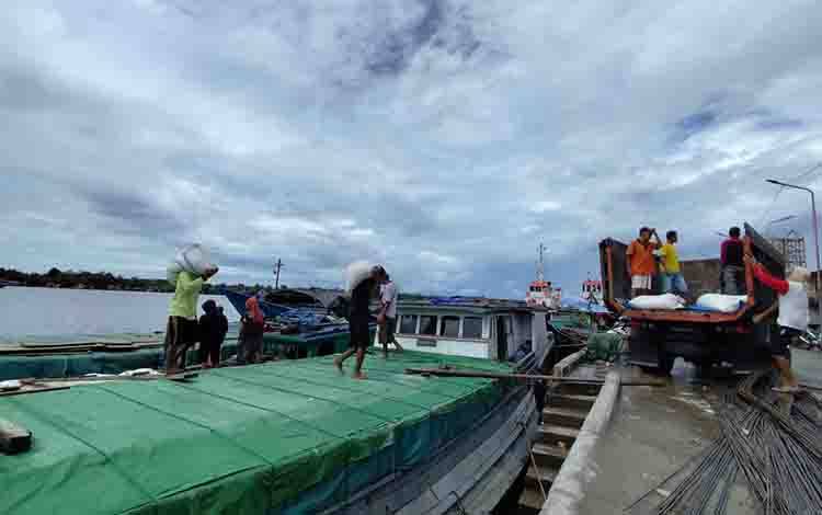 Kenaikan Ongkos Kapal Imbal di Pelabuhan PPM Sampit Dipicu Lonjakan Harga Bahan Bakar