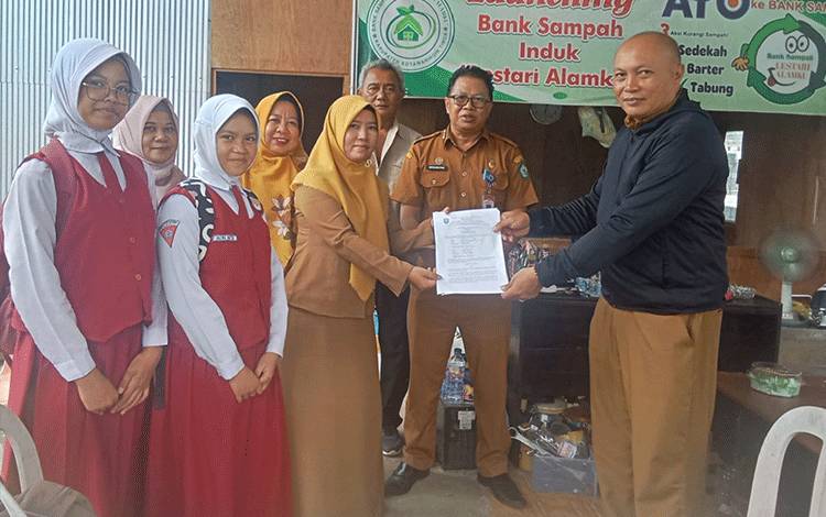 SDN 4 Ketapang Perkuat Budaya Peduli Lingkungan Lewat Kemitraan dengan Bank Sampah Profesional